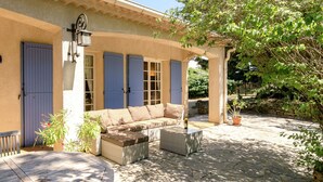 Balcony - Child-friendly Villa With Pool (Salazac)