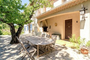 Balcony - Child-friendly Villa With Pool (Salazac)