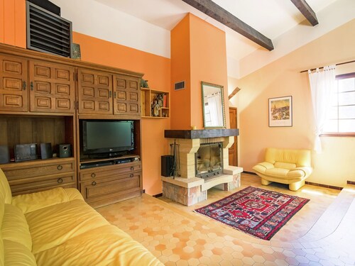 Child-friendly Villa With Pool