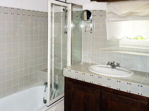Bathroom - Very Well Decorated and Cosy House on the Medieval Towns Route (Montagnac-sur-Lede)