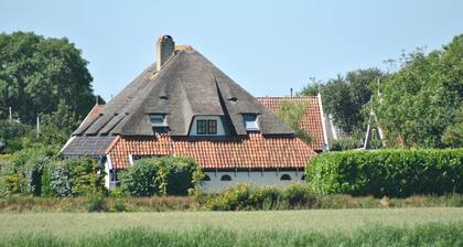 Lovely Holiday Home in Texel near Sea