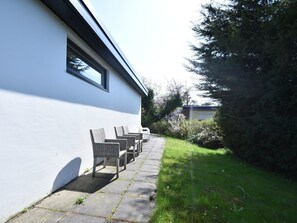 Balcony - Spacious Bungalow in Bergen With Garden (Bergen)