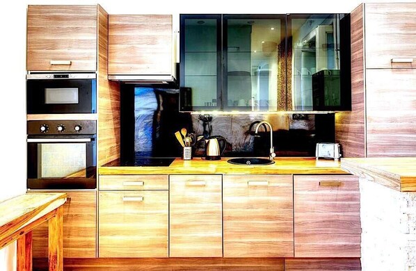 Fridge, microwave, oven, stovetop