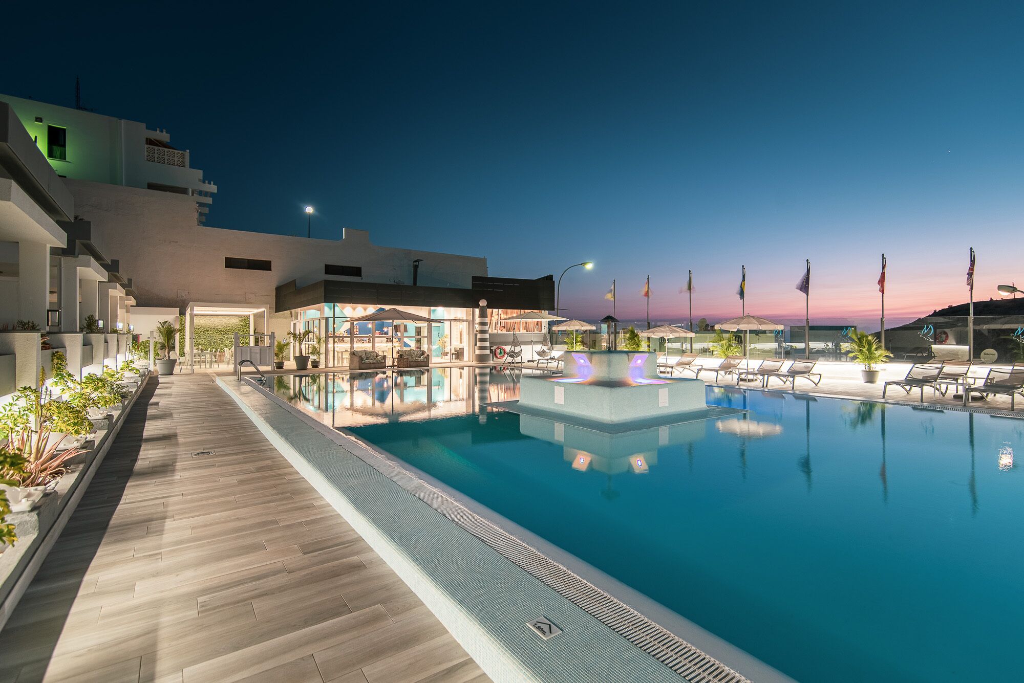 Außenpool, Liegestühle