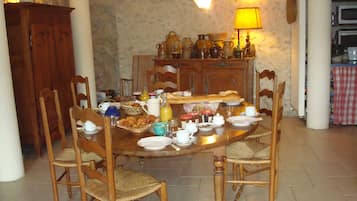 Free daily local cuisine breakfast