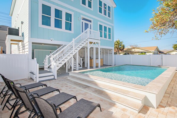 Outdoor pool, a heated pool