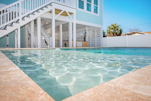 Utendørsbasseng og et oppvarmet basseng