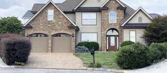 Luxe West Knoxville Home- Easy access to Downtown, UT, Airport and Oak Ridge