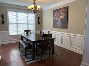 Dining - Luxe West Knoxville Home- Easy access to Downtown, UT, Airport and Oak Ridge (Knoxville)