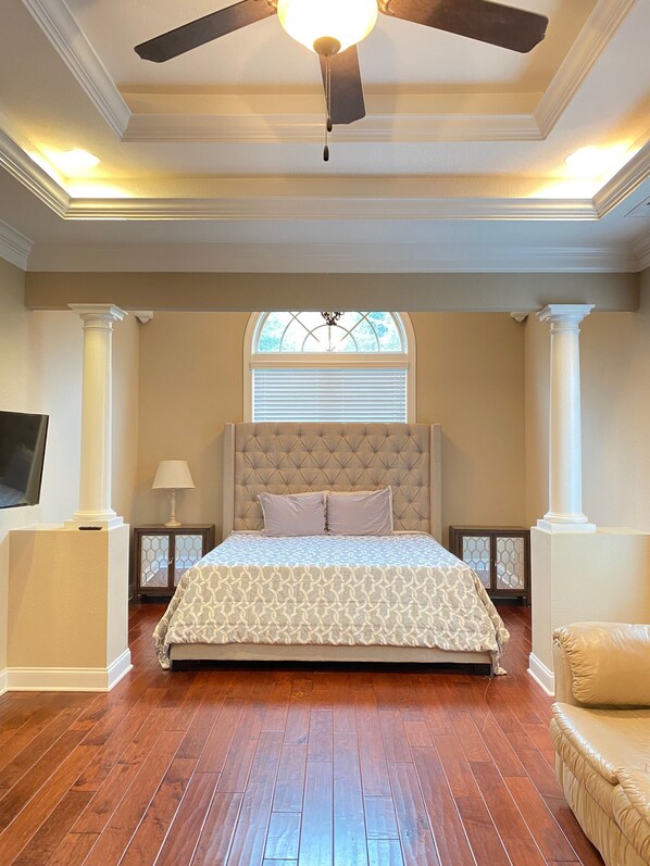 4 bedrooms, iron/ironing board, free WiFi, bed sheets