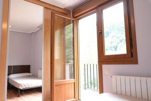 Apartment, 2 Bedrooms | 2 bedrooms, iron/ironing board, free WiFi, bed sheets - El Rincón de Limés (Cangas del Narcea)