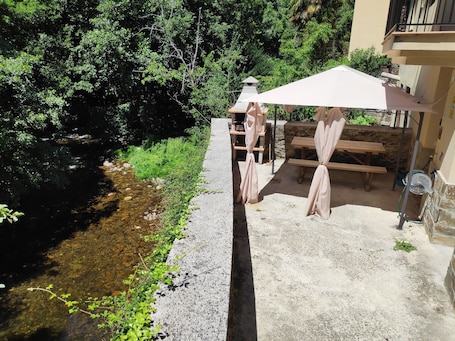 Terraza o patio. El Rincón de Limés