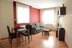 Apartment, 2 Bedrooms | Living room | Flat-screen TV - El Rincón de Limés (Cangas del Narcea)