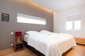4 Schlafzimmer, Bügeleisen/Bügelbrett, Reisekinderbett, WLAN