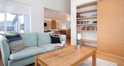 The Golden Circle Lodge - Luxurious villa with Sauna