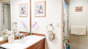 Combined shower/bathtub, hair dryer, towels, soap - Luana Kai Resort C207 (Kihei)