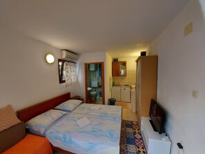 1 chambre, fer et planche à repasser, lit parapluie, Wi-Fi gratuit