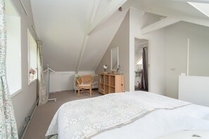 1 bedroom, individually furnished, bed sheets - Peaceful Dune Retreat With Garden (Schoorl)