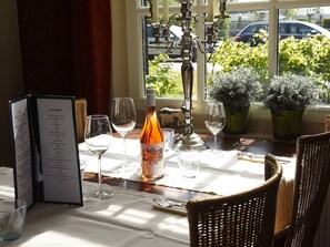 Chalet | Dining - Cozy Chalet with Dishwasher near Wadden Sea (Hippolytushoef)