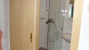 Bathroom - Stellar Apartment in Hermagor near Nassfeld-Pressegger (Hermagor-Pressegger See)