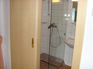 Apartment | Bathroom - Stellar Apartment in Hermagor near Nassfeld-Pressegger (Hermagor-Pressegger See)