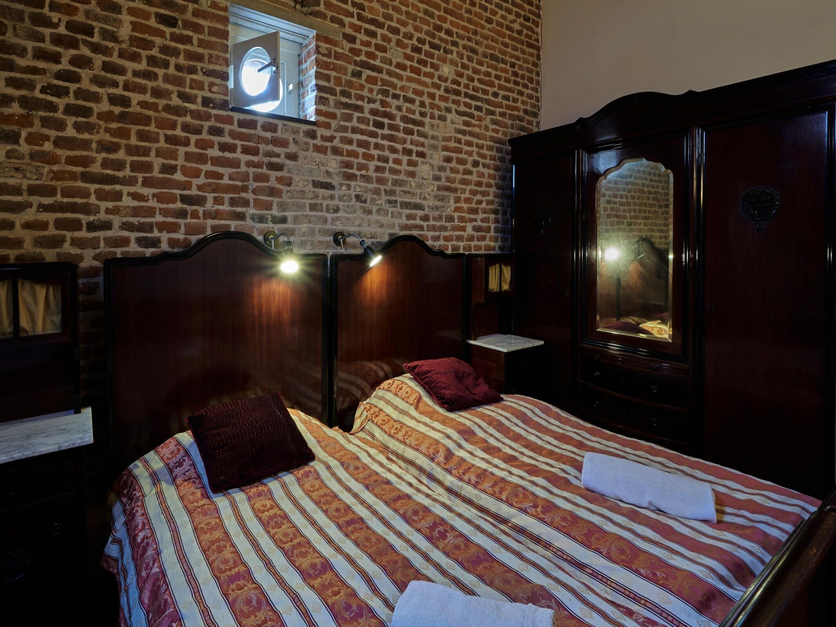 House | 4 bedrooms, individually furnished, bed sheets