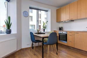 Kühlschrank, Ofen, Herdplatte, Geschirrspüler