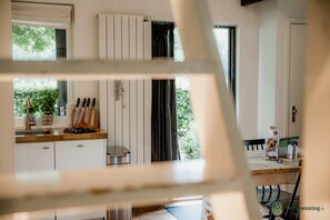 House | Private kitchen | Oven, stovetop, highchair