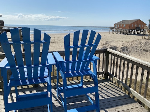 Surf Rider - cozy modern cottage. Steps to the Beach!!