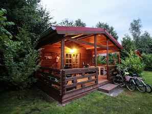 Exterior - Wooden Cottage With a Veranda Located in a Natural Area (Onstwedde)