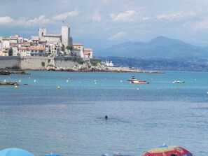 Beach - Modernized Apartment in Antibes With Terrace (Antibes)