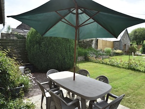 Balcony - Lavish Cottage in Maël-carhaix With Private Terrace (Mael-Carhaix)