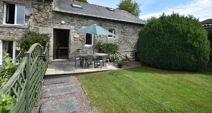 Lavish Cottage in Maël-carhaix With Private Terrace