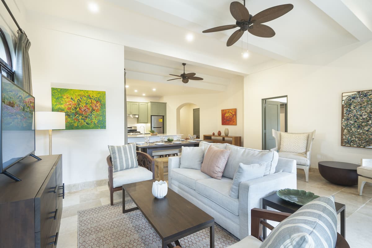 Pacific Condo 5B | Living area