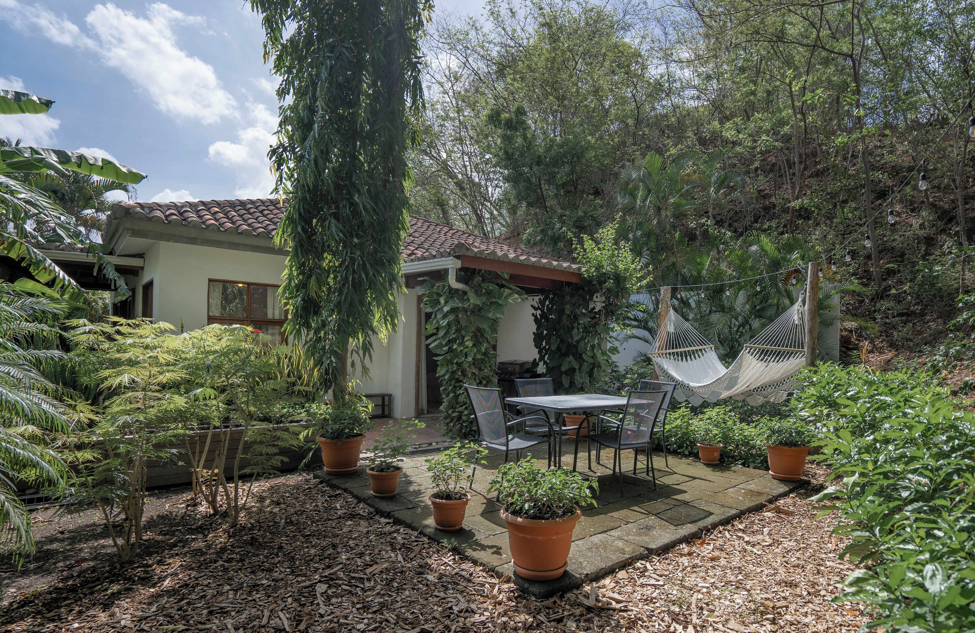 Garden View Casita V20 | شرفة/رواق