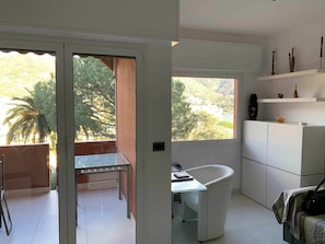 Studio | Living area | TV - Eurotel 416 (Rapallo)