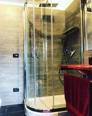 Studio | Bathroom shower