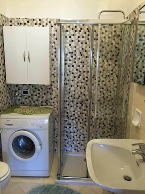 Apartment, 1 Bedroom | Bathroom | Shower, rainfall showerhead, hair dryer, bidet