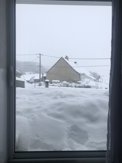 Comfortable 2-4 person gîte in Auvergne