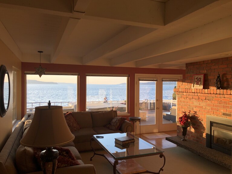 Redondo Waterfront Beach House - Des Moines, WA