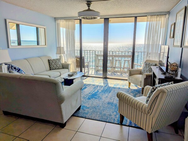 Smart TV, DVD player, books, stereo - Stunning OCEAN FRONT Large 2 bedroom SUITE with breathtaking views (Murrells Inlet)