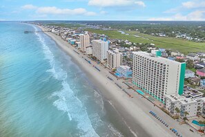 On the beach, sun-loungers - Stunning OCEAN FRONT Large 2 bedroom SUITE with breathtaking views (Murrells Inlet)