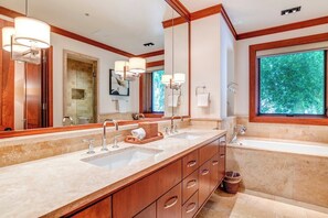 Shower, free toiletries