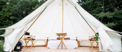 Tenda Klasik, 1 Tempat Tidur Queen, pemandangan gunung | Tempat tidur tambahan