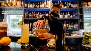 Bar (en el alojamiento)