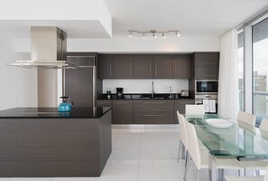Private kitchen - ICON Brickell Residences by SV Rentals (Miami)