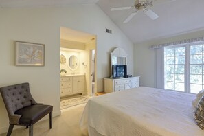 2 bedrooms, desk, iron/ironing board, internet