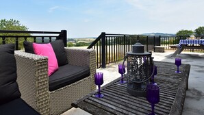 House | Balcony - Serene Holiday Home in Rémilly With a Terrace (Remilly)