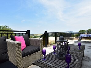 Balcony - Serene Holiday Home in Rémilly With a Terrace (Remilly)