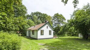 Exterior - Attractive Holiday Home in Vrouwenpolder With Fenced Garden (Vrouwenpolder)